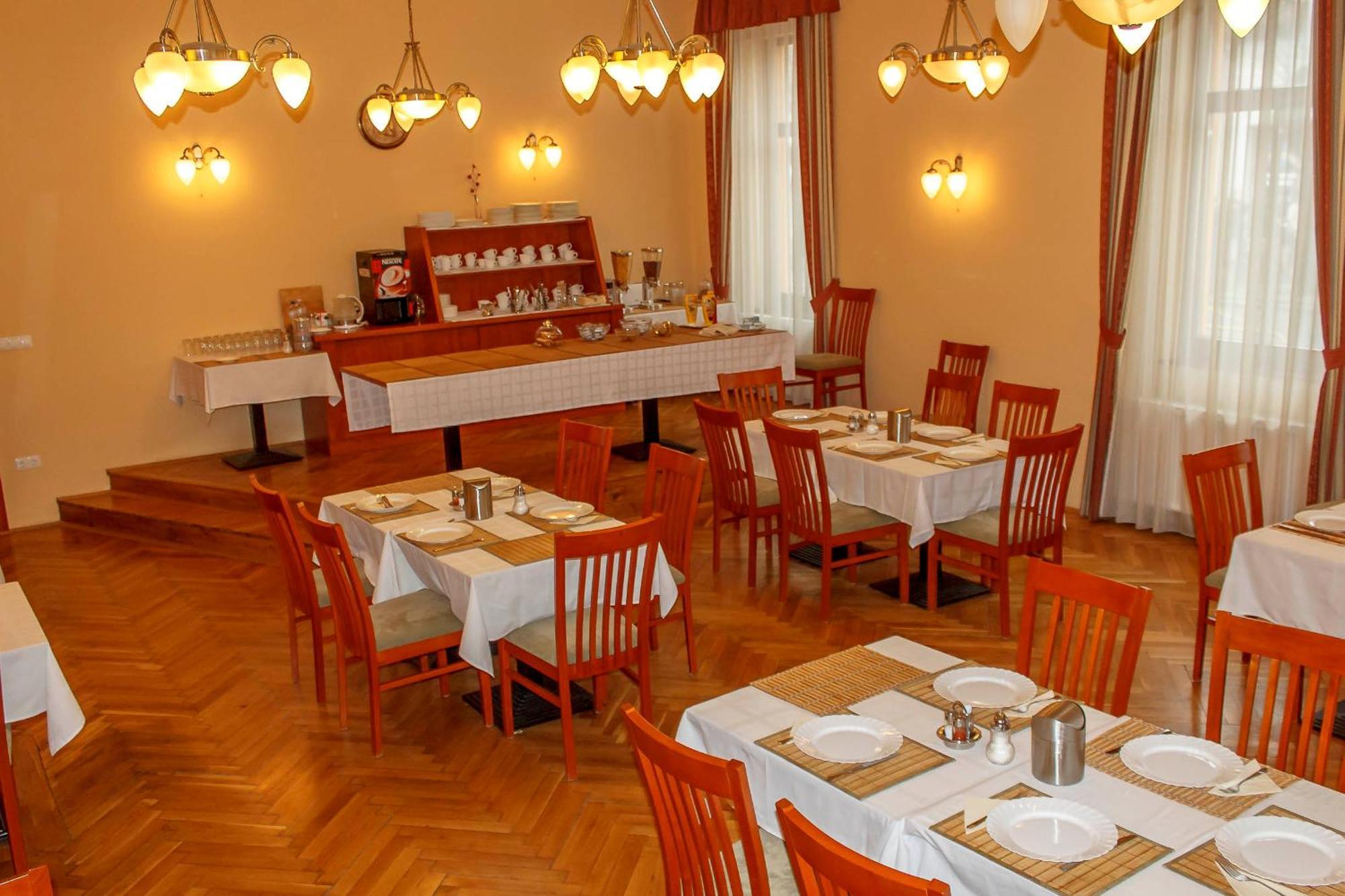 Pannon Hotel Bejelentkezes 20 Oraig, Check-In Until 20 O'Clock, Einchecken Bis 20 Uhr Mohács Eksteriør bilde