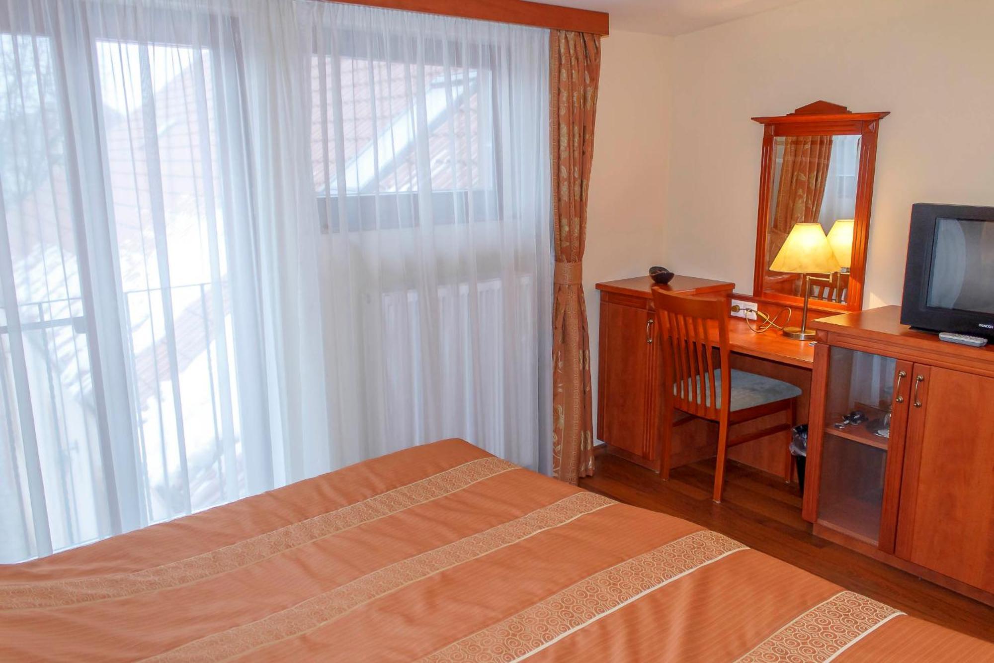 Pannon Hotel Bejelentkezes 20 Oraig, Check-In Until 20 O'Clock, Einchecken Bis 20 Uhr Mohács Eksteriør bilde