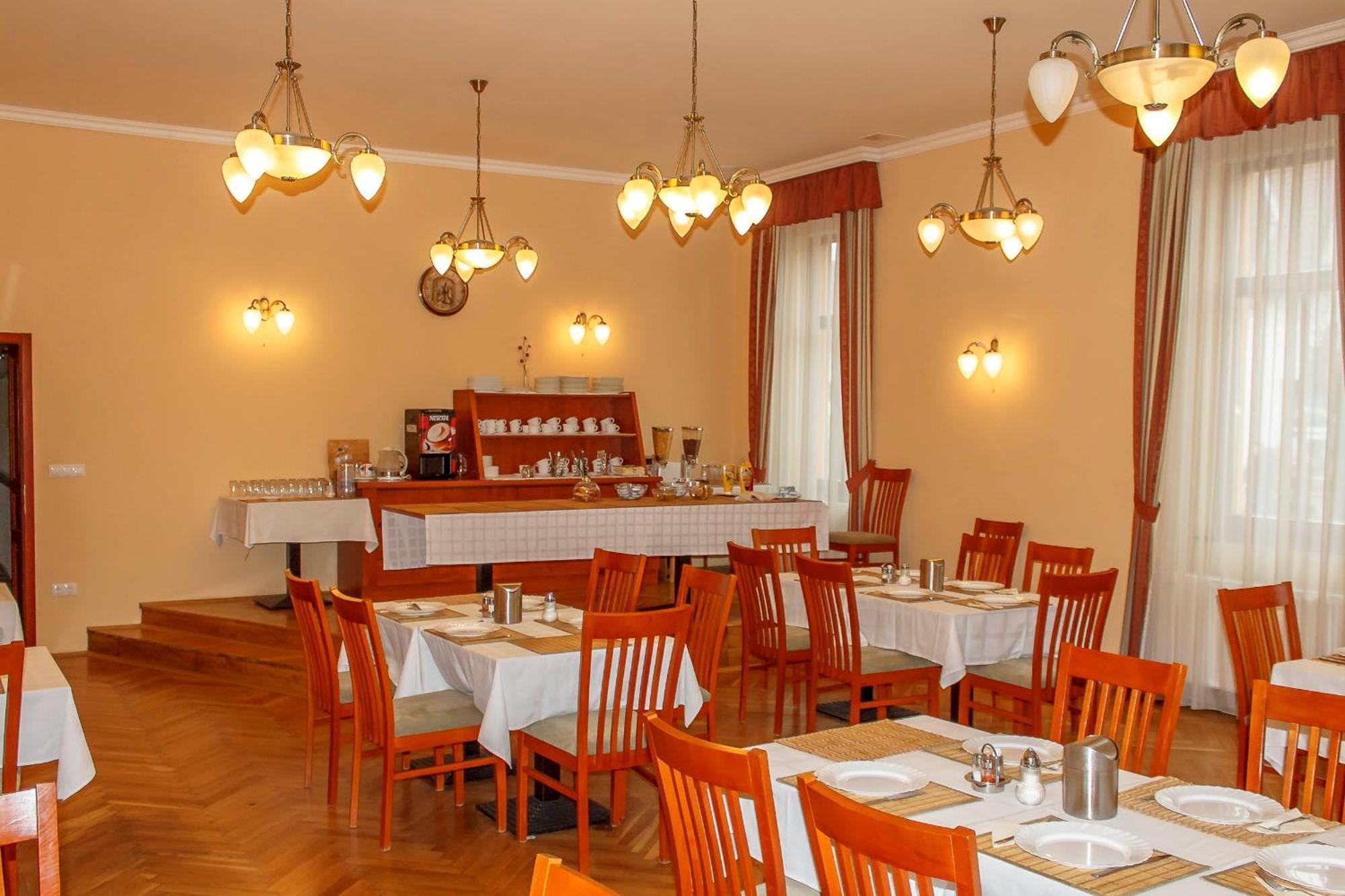 Pannon Hotel Bejelentkezes 20 Oraig, Check-In Until 20 O'Clock, Einchecken Bis 20 Uhr Mohács Eksteriør bilde