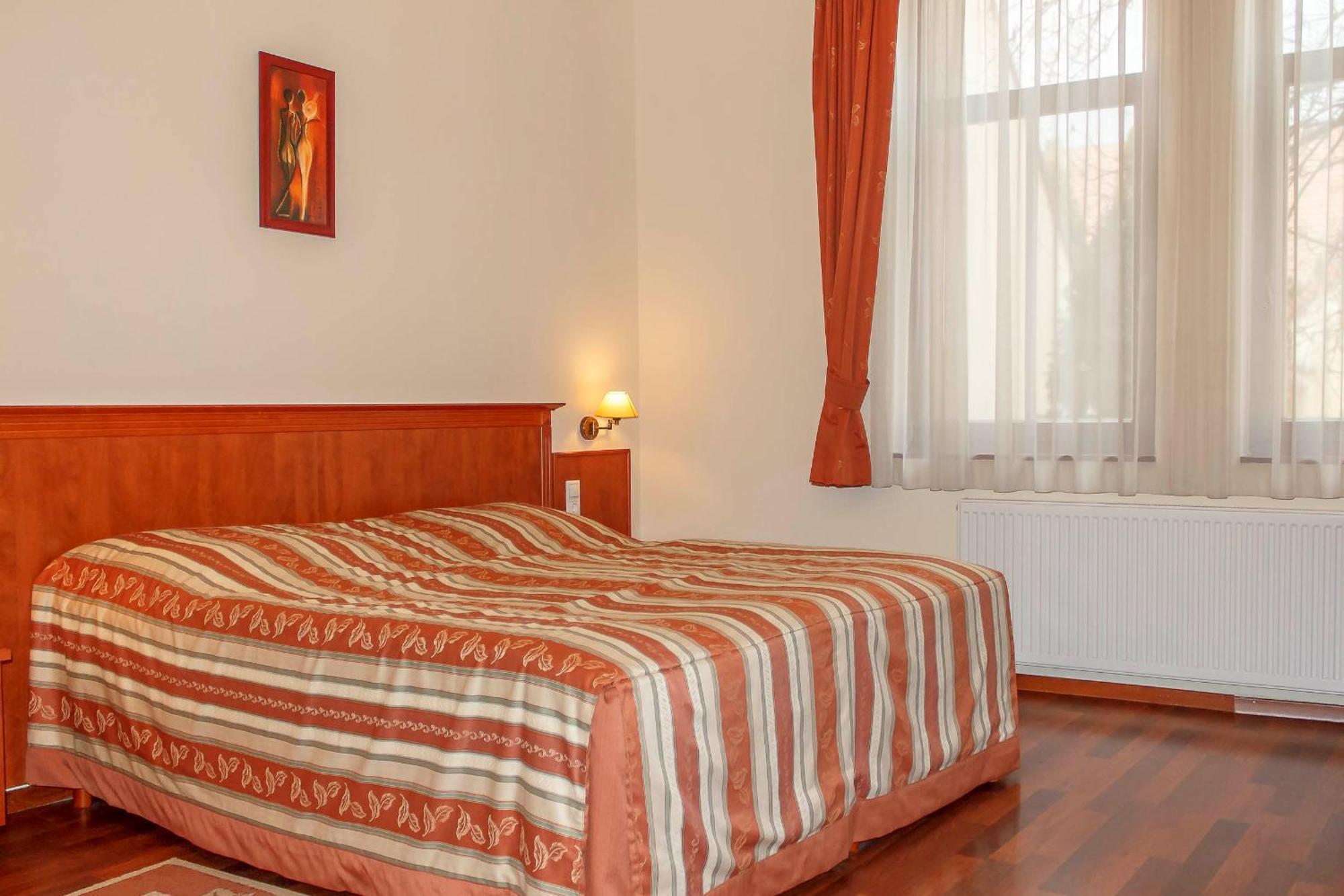 Pannon Hotel Bejelentkezes 20 Oraig, Check-In Until 20 O'Clock, Einchecken Bis 20 Uhr Mohács Eksteriør bilde