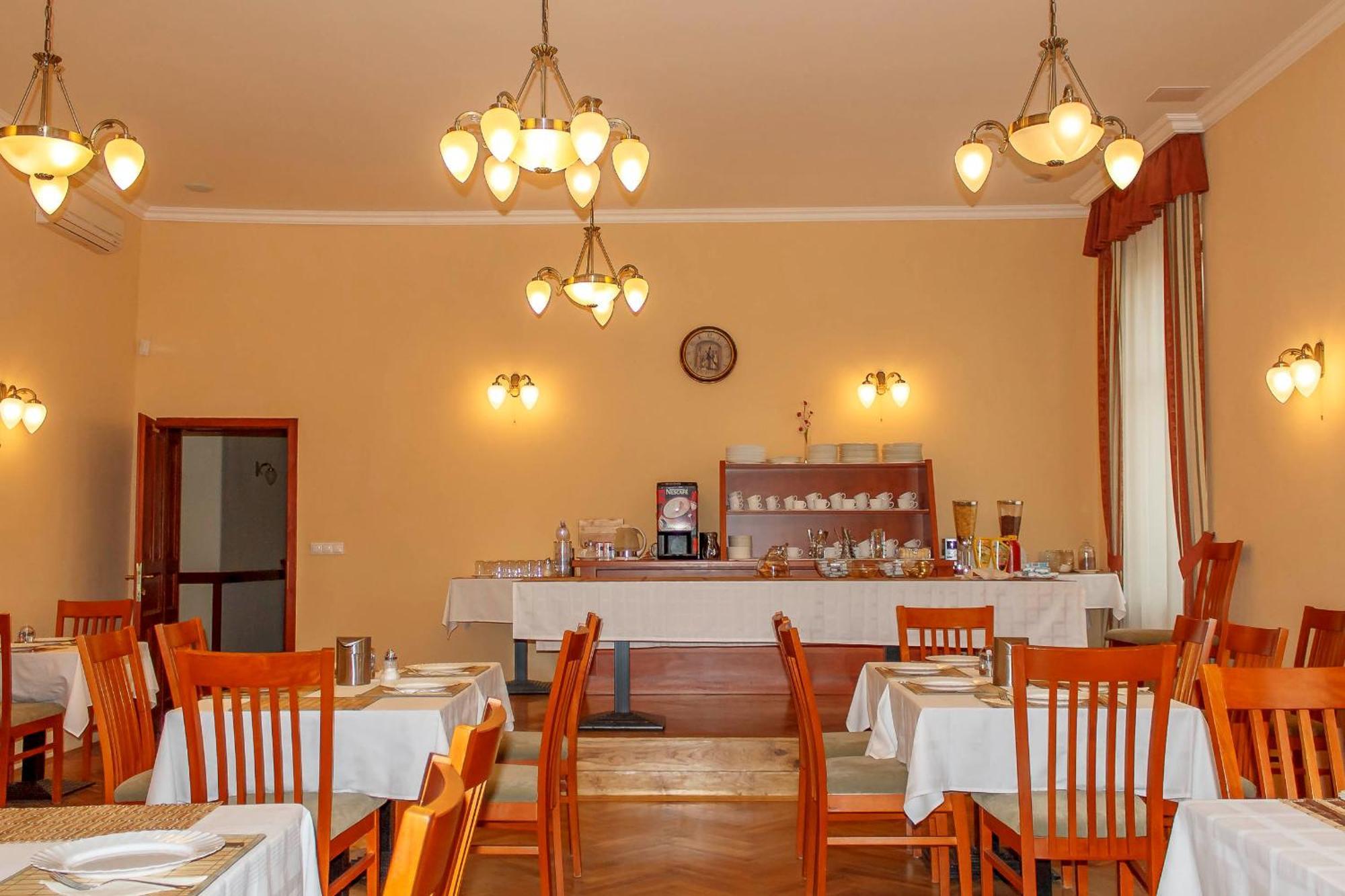 Pannon Hotel Bejelentkezes 20 Oraig, Check-In Until 20 O'Clock, Einchecken Bis 20 Uhr Mohács Eksteriør bilde