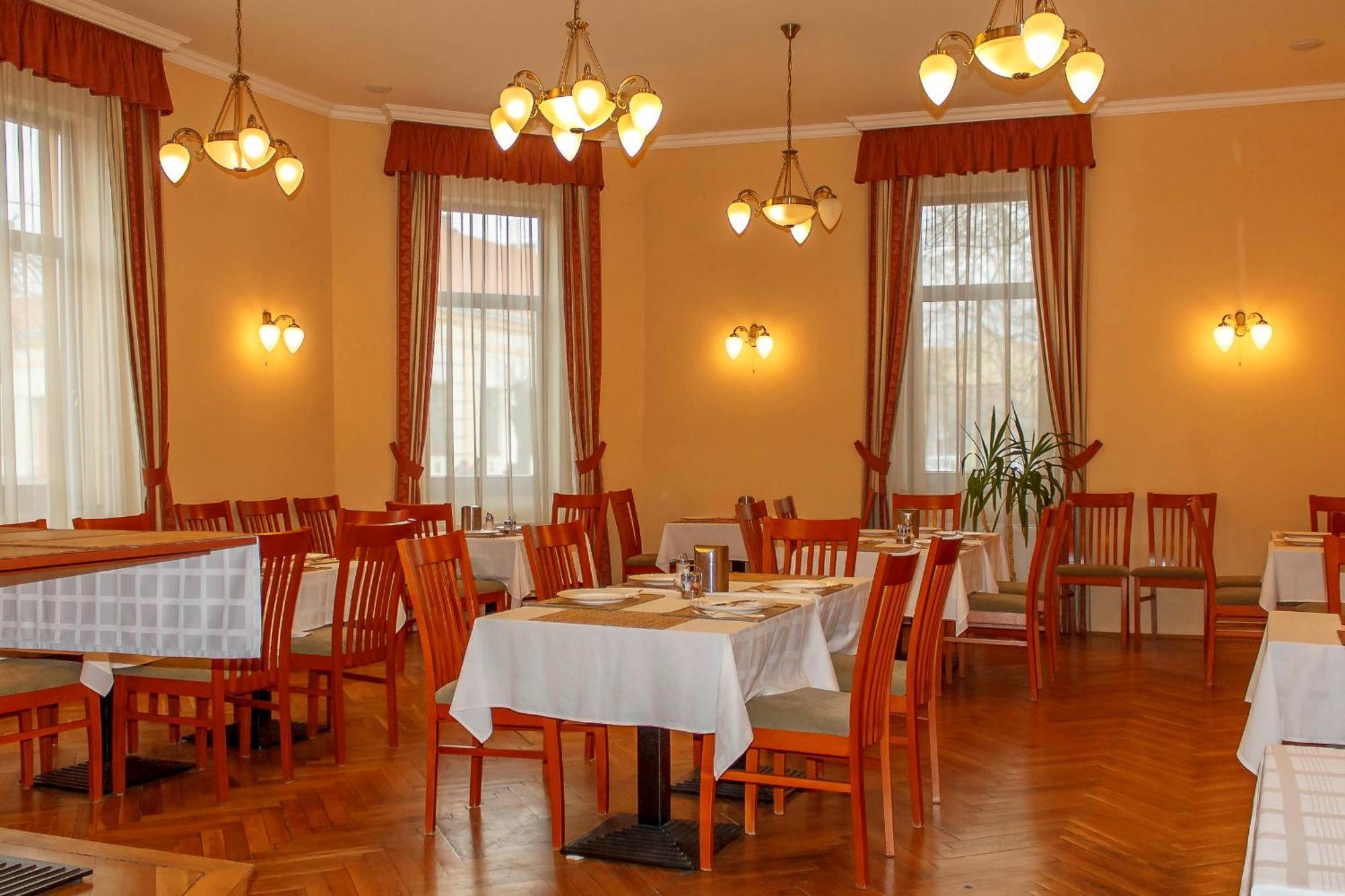 Pannon Hotel Bejelentkezes 20 Oraig, Check-In Until 20 O'Clock, Einchecken Bis 20 Uhr Mohács Eksteriør bilde