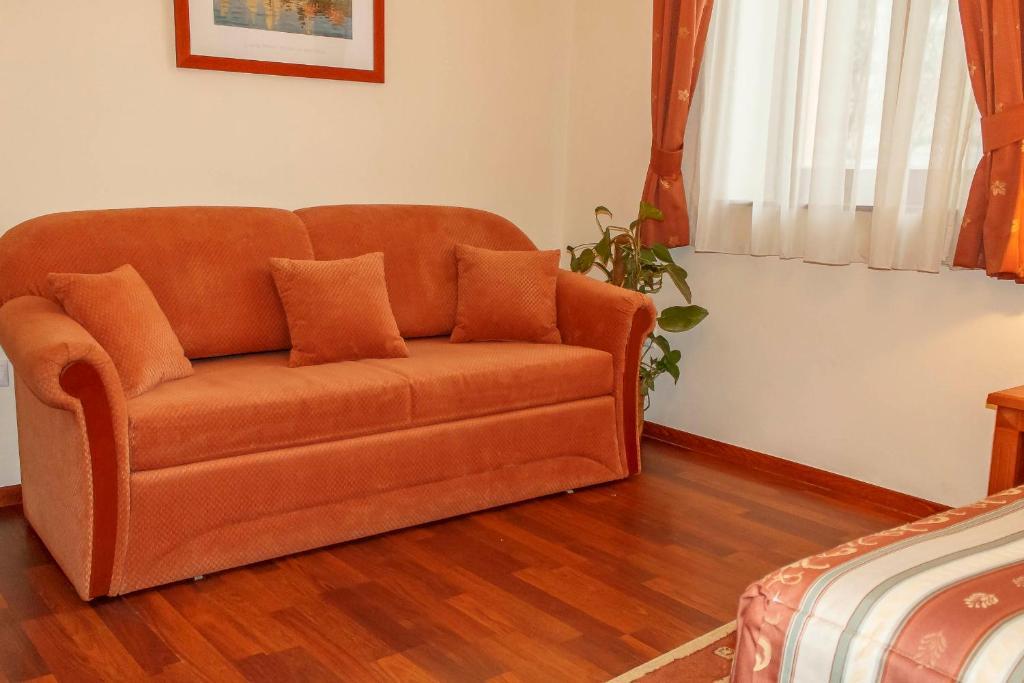 Pannon Hotel Bejelentkezes 20 Oraig, Check-In Until 20 O'Clock, Einchecken Bis 20 Uhr Mohács Rom bilde
