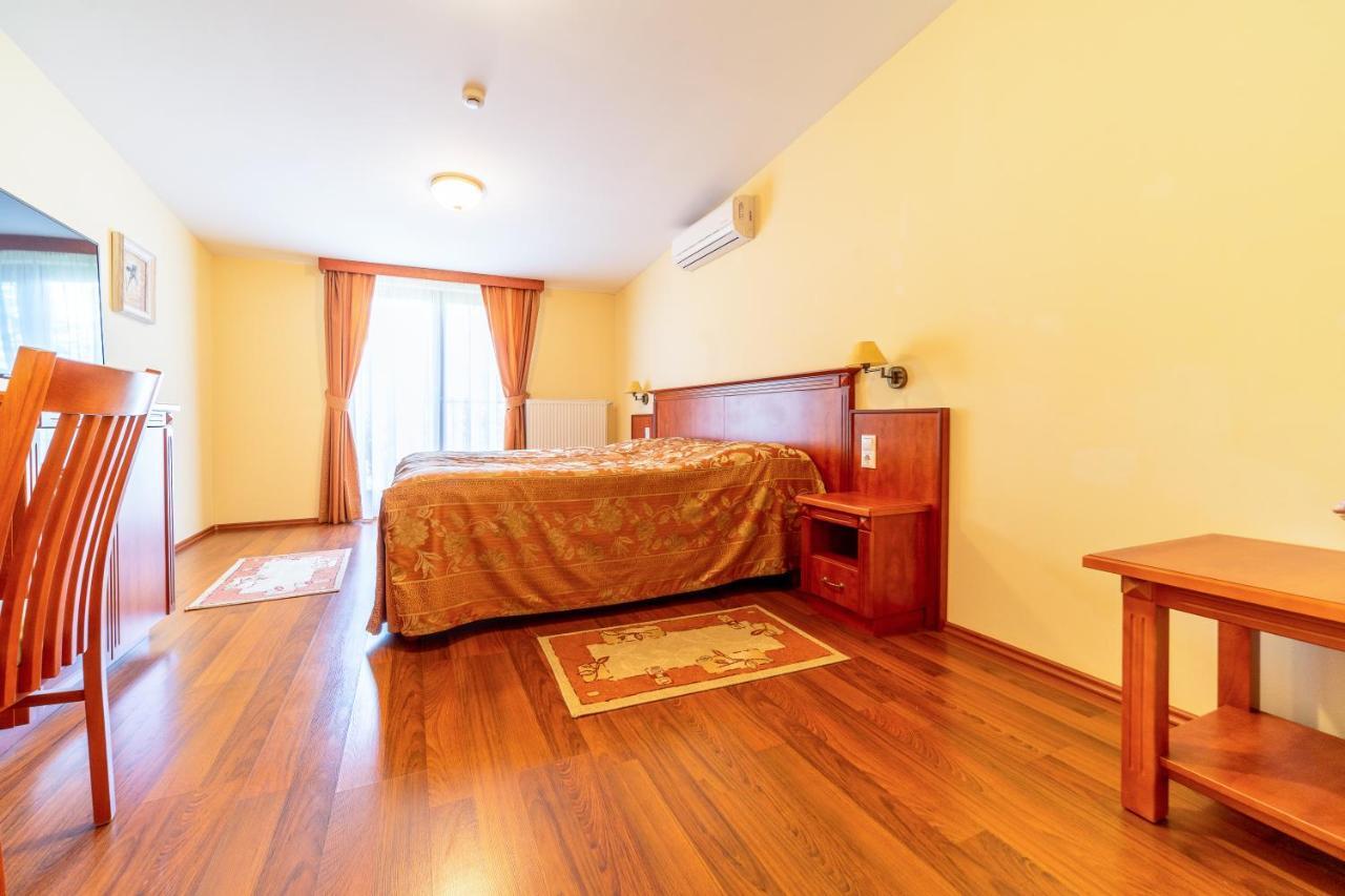 Pannon Hotel Bejelentkezes 20 Oraig, Check-In Until 20 O'Clock, Einchecken Bis 20 Uhr Mohács Eksteriør bilde