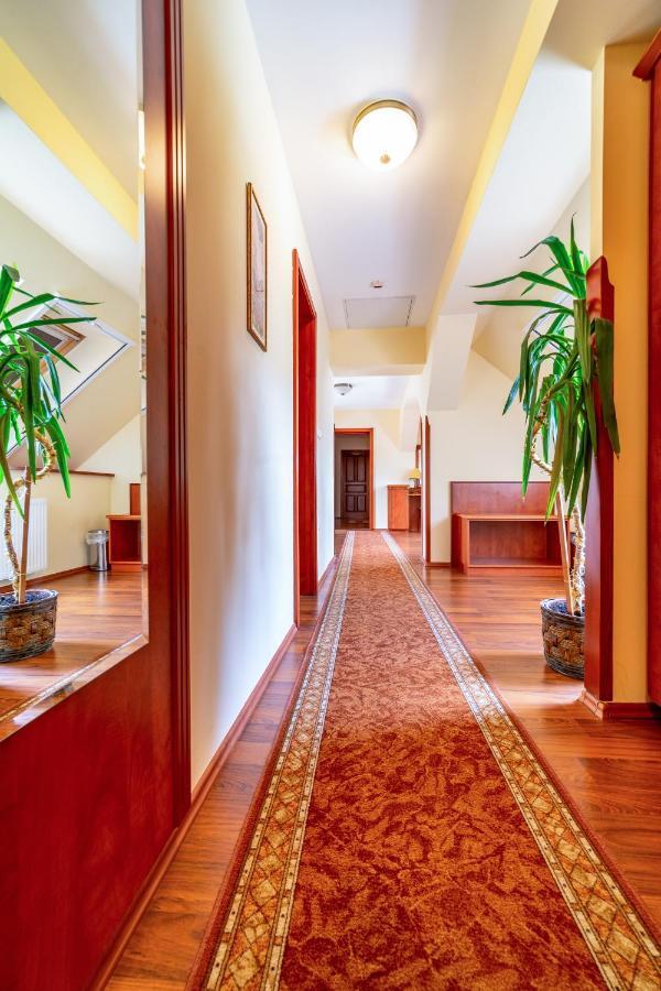 Pannon Hotel Bejelentkezes 20 Oraig, Check-In Until 20 O'Clock, Einchecken Bis 20 Uhr Mohács Eksteriør bilde