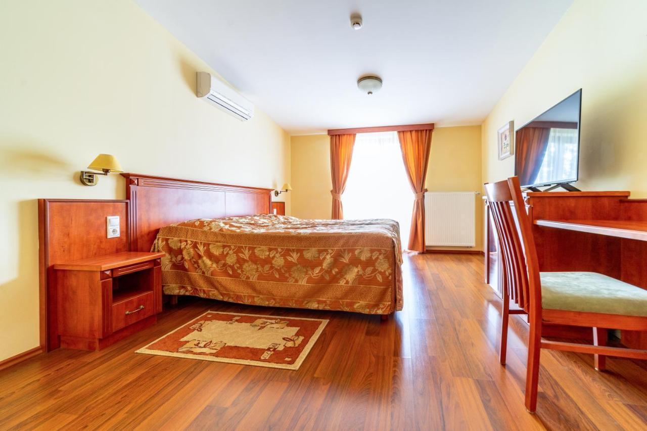 Pannon Hotel Bejelentkezes 20 Oraig, Check-In Until 20 O'Clock, Einchecken Bis 20 Uhr Mohács Eksteriør bilde
